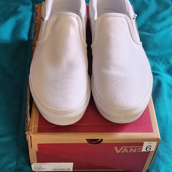 Platform vans brand new - Picture 3 of 4